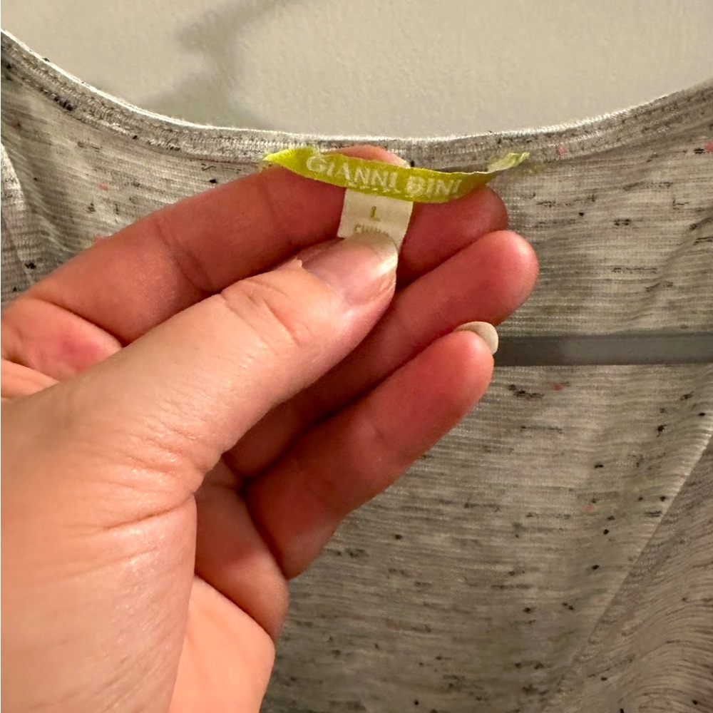 Cute asymmetrical top, size L. Gianni Bini